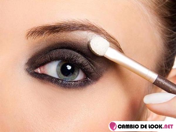 iluminar maquillaje con sombras de ojos