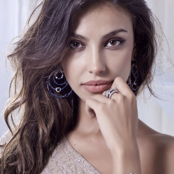 {Los ojos de Madalina Ghenea|Las cejas como Madalina Ghenea|Las pestañas de Madalina Ghenea|Copiar estilo ojos de la actriz Madalina Ghenea|Tipo de cejas de Madalina Ghenea|Trucos maquillaje ojos de la Rumana Madalina Ghenea