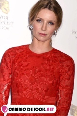 Annabelle Wallis pelo recogido look