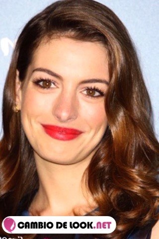 Anne Hathaway su pelo suelto