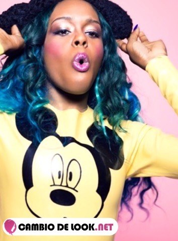 Azealia Banks con el pelo suelto