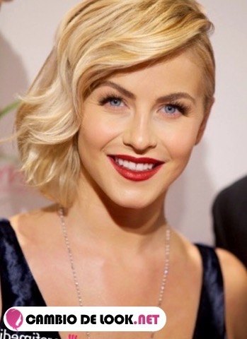 El pelo suelto de Julianne Hough