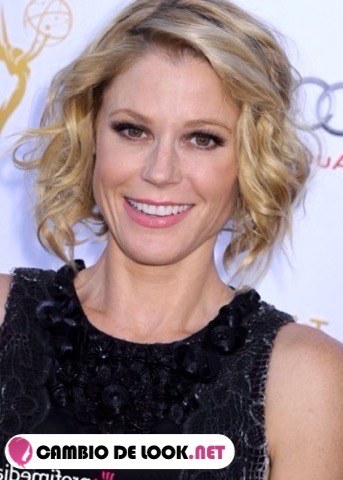 Julie Bowen looks pelo recogido