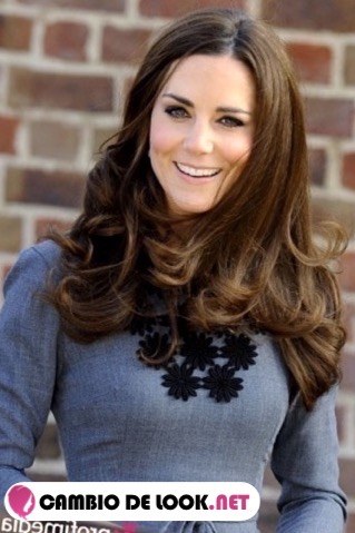 Kate Middleton su pelo suelto