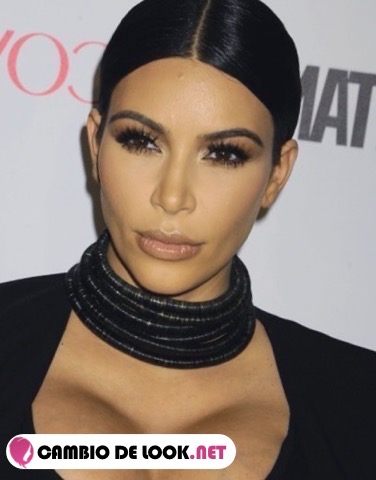 Kim Kardashian pelo suelto