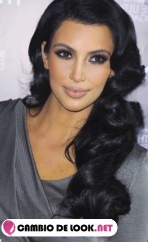 Look Kim Kardashian pelo recogido