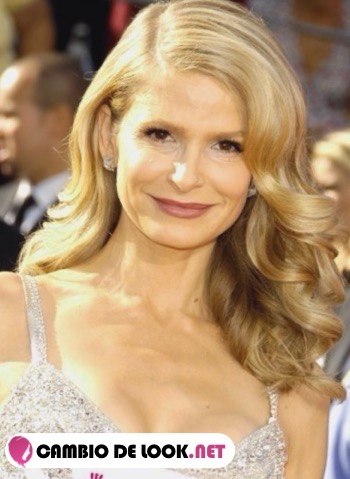 Pelo recogido como Kyra Sedgwick