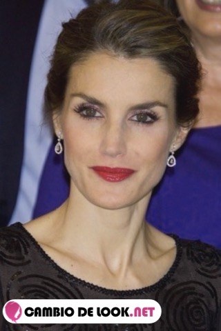 Letizia Ortiz pelo recogido look